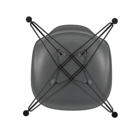 Cadeira Eames DSR em Plástico / Base Preta